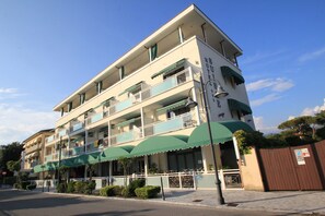 Front of property - Hotel Suisse (Pietrasanta)