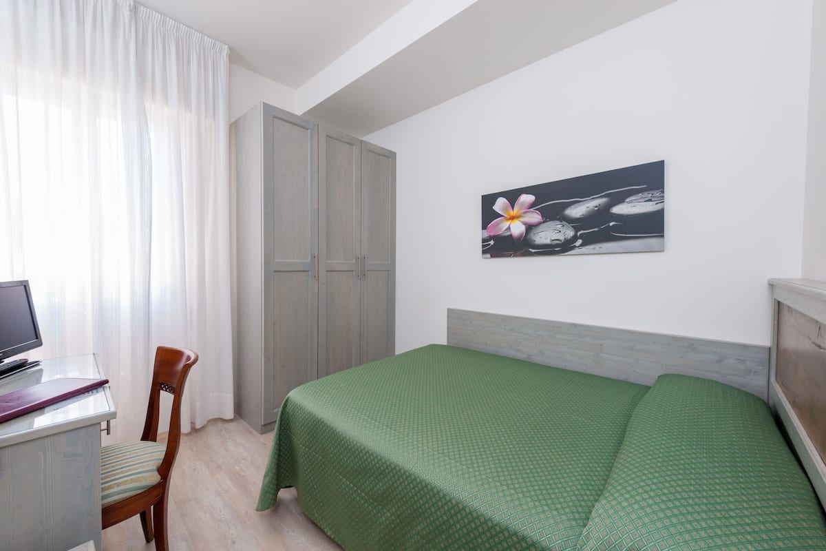 Standard Single Room | Down comforters, minibar, in-room safe, desk