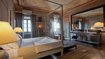 Donsdekens, een minibar, een kluis op de kamer, geluiddichte muren