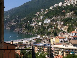A coastal town with buildings on a hillside overlooking the sea. - Hotel Vietri Coast (Vietri sul Mare)