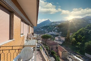 A balcony with a view of a town and mountains. - Hotel Vietri Coast (Vietri sul Mare)