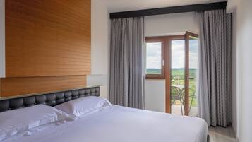 Junior-Suite | 1 Schlafzimmer, Daunenbettdecken, Minibar, Zimmersafe