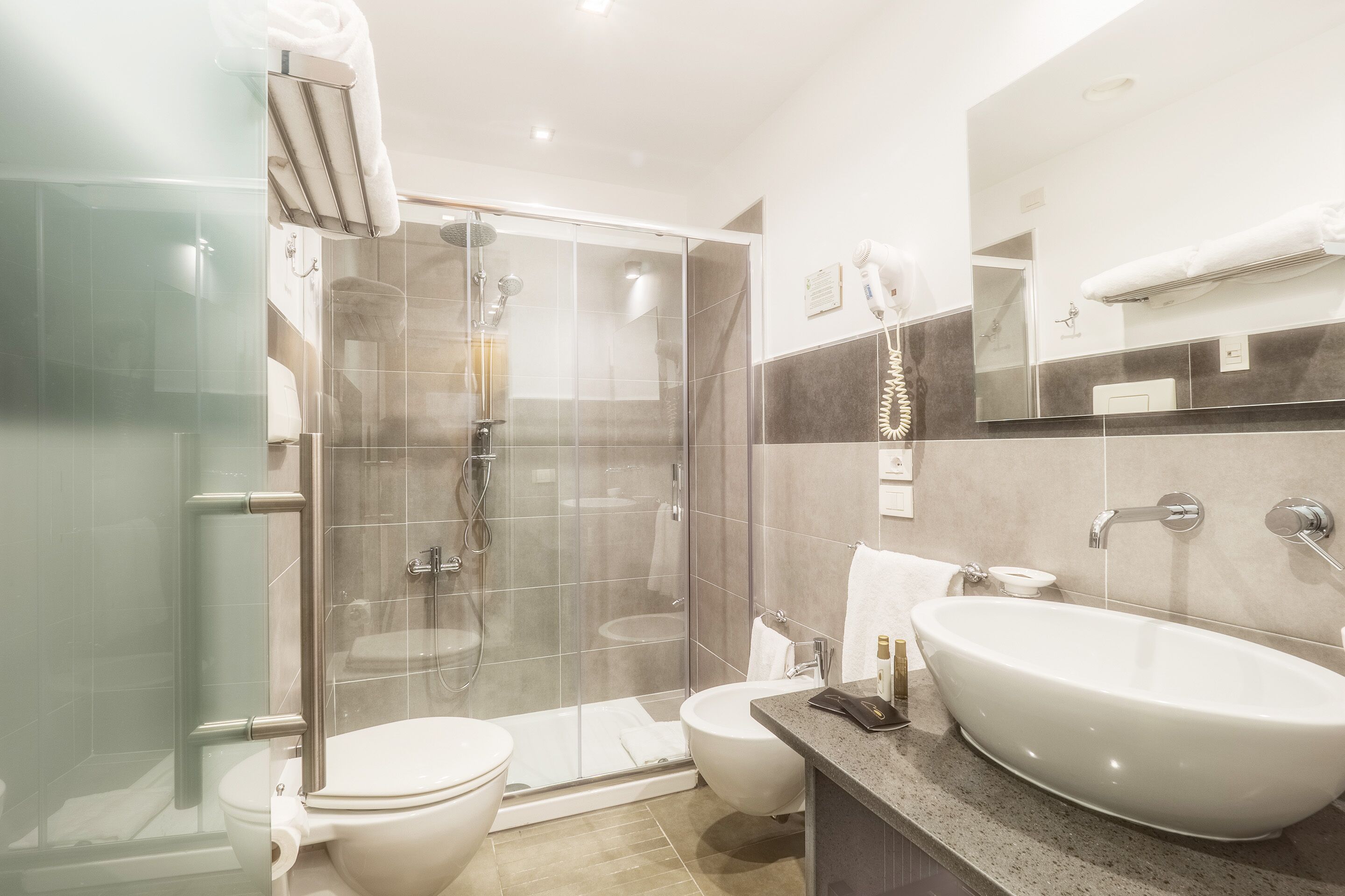 studio | bathroom | free toiletries, hair dryer, bidet, towels
