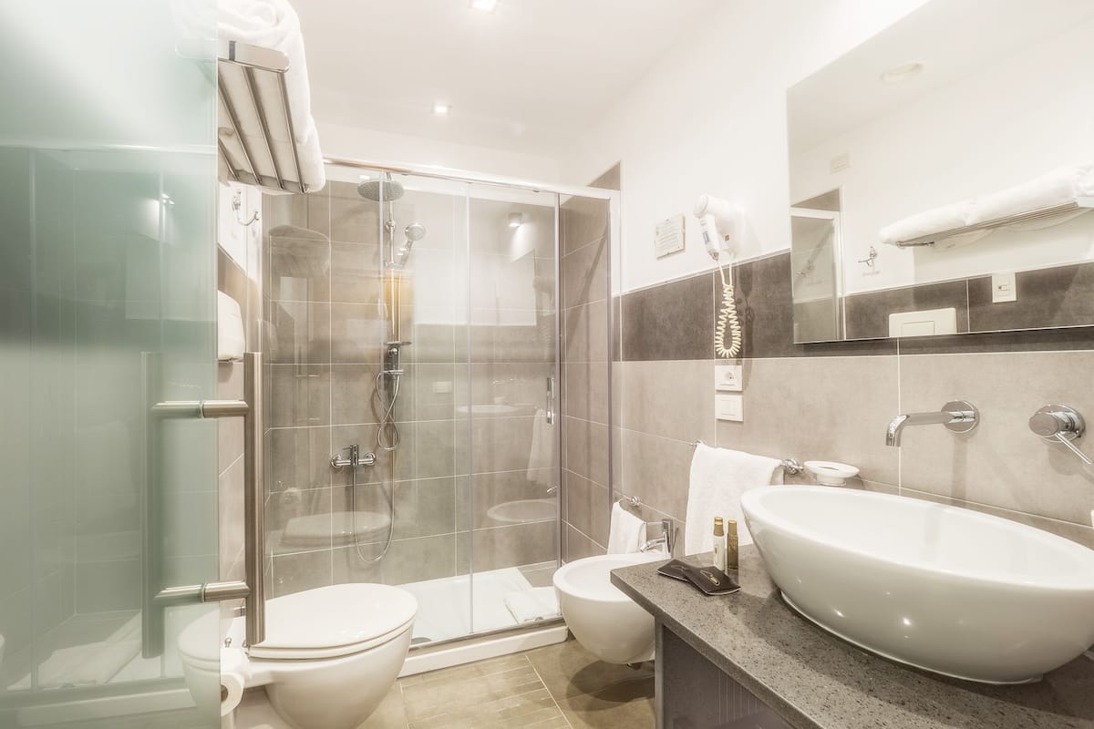 studio | bathroom | free toiletries, hair dryer, bidet, towels