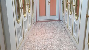 주니어 스위트 (external private bathroom) | 객실 내 금고, 책상, 암막 커튼, 유아용 침대