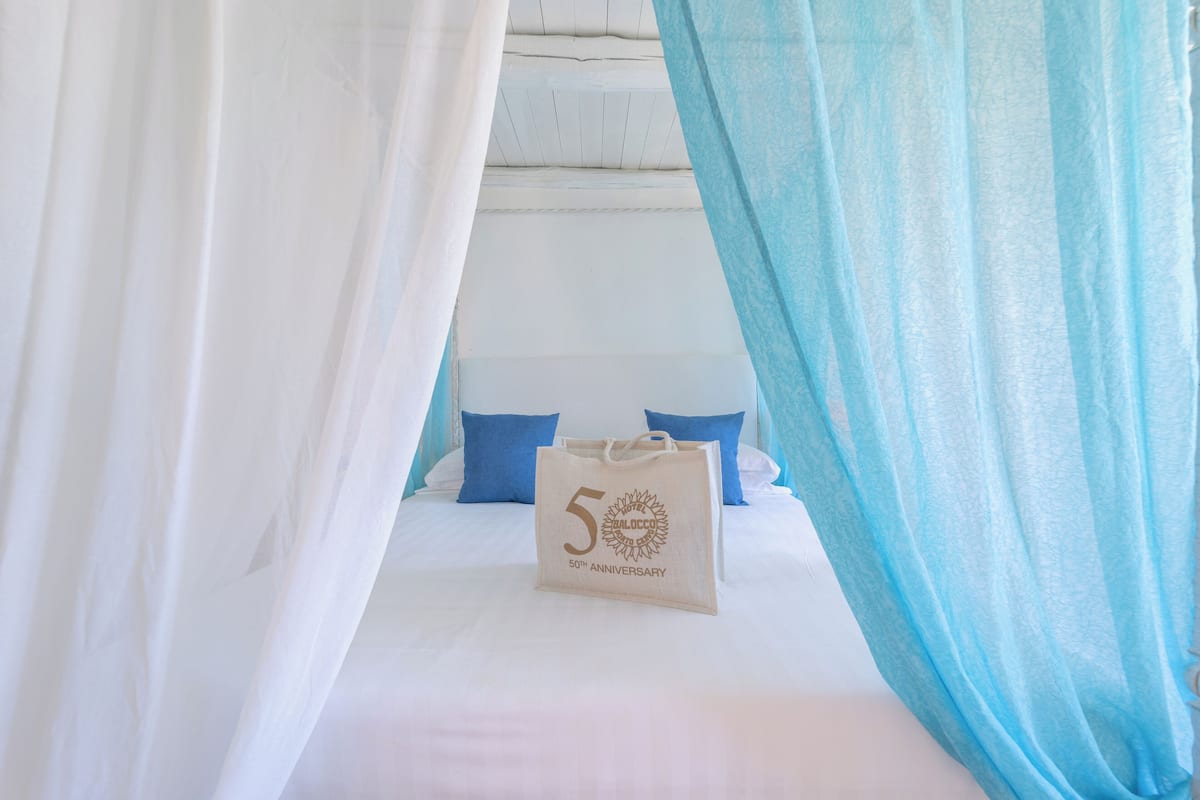 Phòng Suite Junior, hiên | Bộ đồ giường cao cấp, chăn bông, nệm có lớp đệm bông, minibar