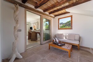 套房, 露台 | 高档床上用品、羽绒被、加厚  床垫、迷你吧