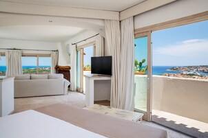 Suite, Hot Tub | Premium bedding, down comforters, pillowtop beds, minibar