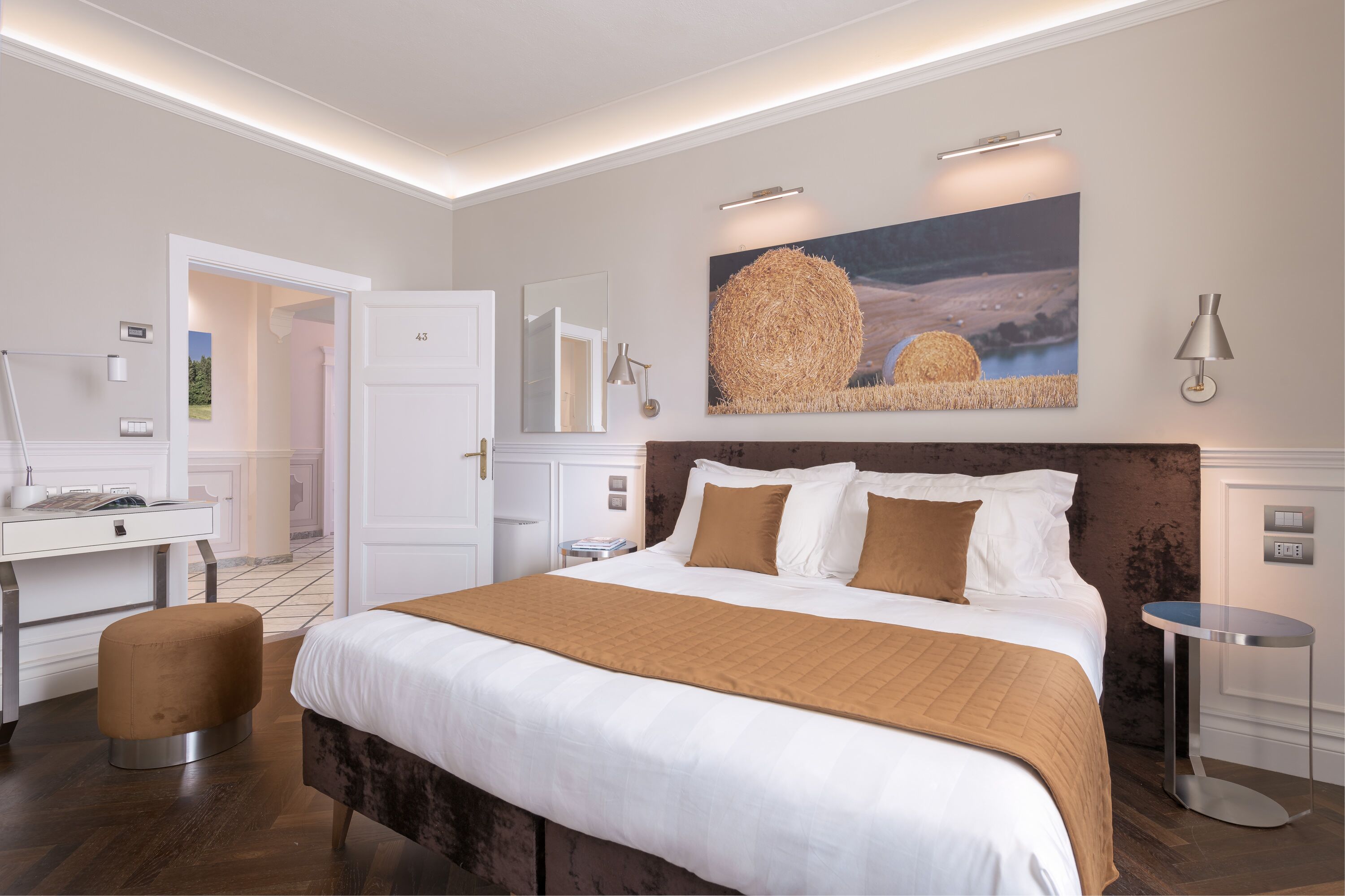 Habitación doble de diseñador | Minibar, caja de seguridad en la habitación y escritorio 