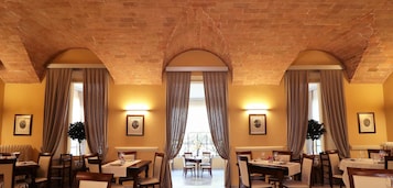 Breakfast, lunch, dinner served; local cuisine, garden views