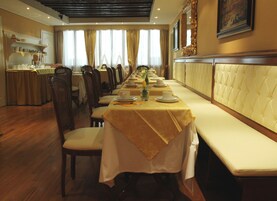 Café da manhã com buffet todos os dias mediante uma taxa