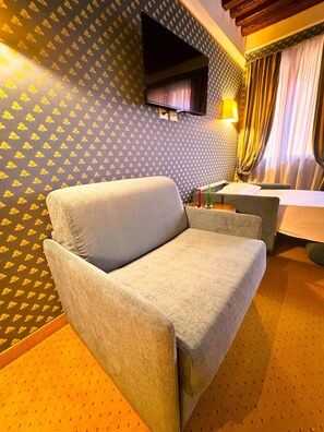 Deluxe Triple Room | 1 bedroom, premium bedding, pillow-top beds, minibar