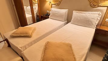 Economy dubbelrum | 1 sovrum, sÀngtillbehör av högsta kvalitet, bÀddmadrasser och minibar