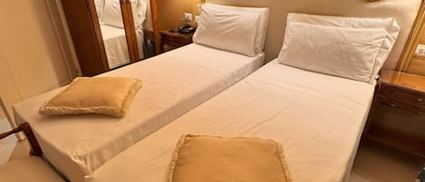 Economy-Doppelzimmer | 1 Schlafzimmer, hochwertige Bettwaren, Pillowtop-Betten, Minibar