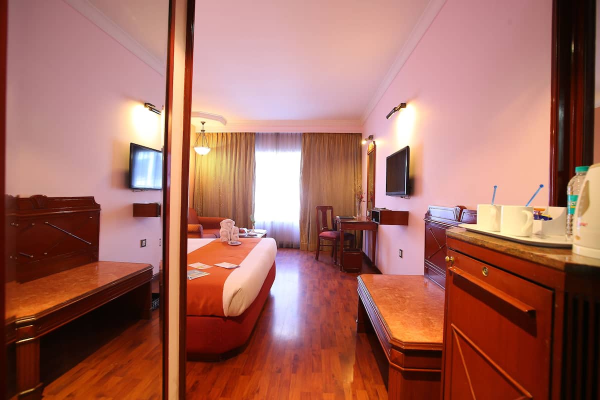 Premium bedding, minibar, in-room safe, desk
