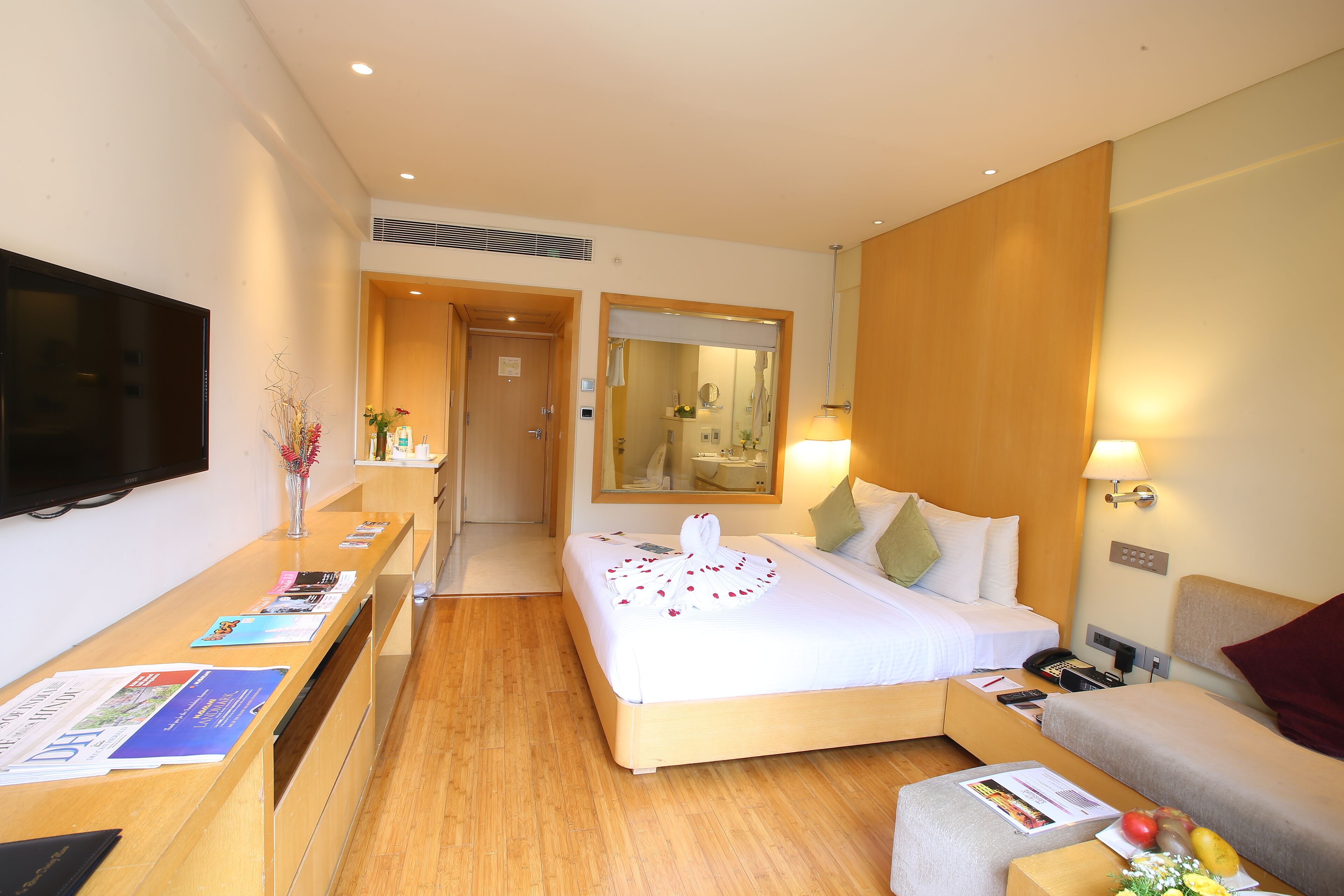 Premium Room | Premium bedding, minibar, in-room safe, desk