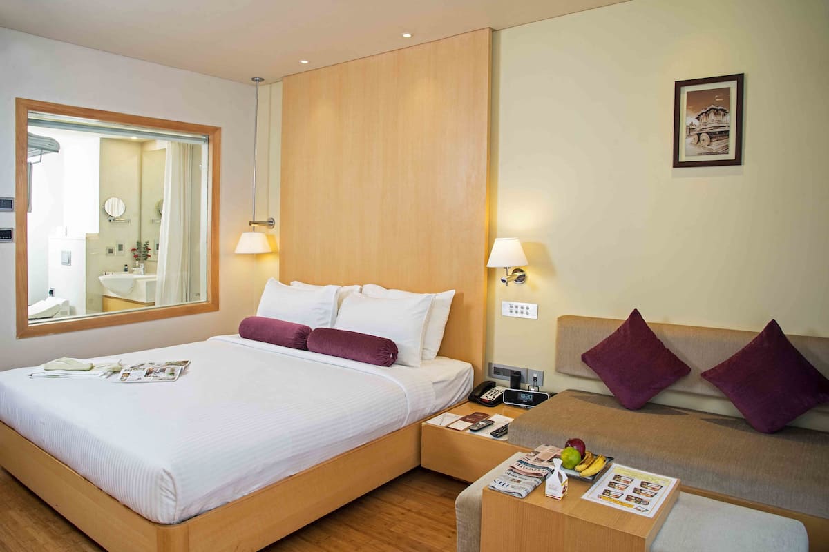 Premium bedding, minibar, in-room safe, desk