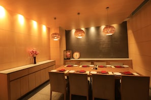 2 restaurants; breakfast, lunch, and dinner served - The Chancery Hotel (Bengaluru)
