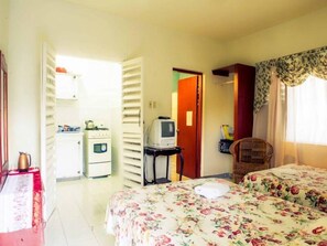Iron/ironing board, free cots/infant beds, rollaway beds, bed sheets - Villa La Cage (Negril)