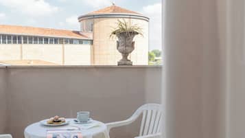 Dreibettzimmer | Terrasse/Patio