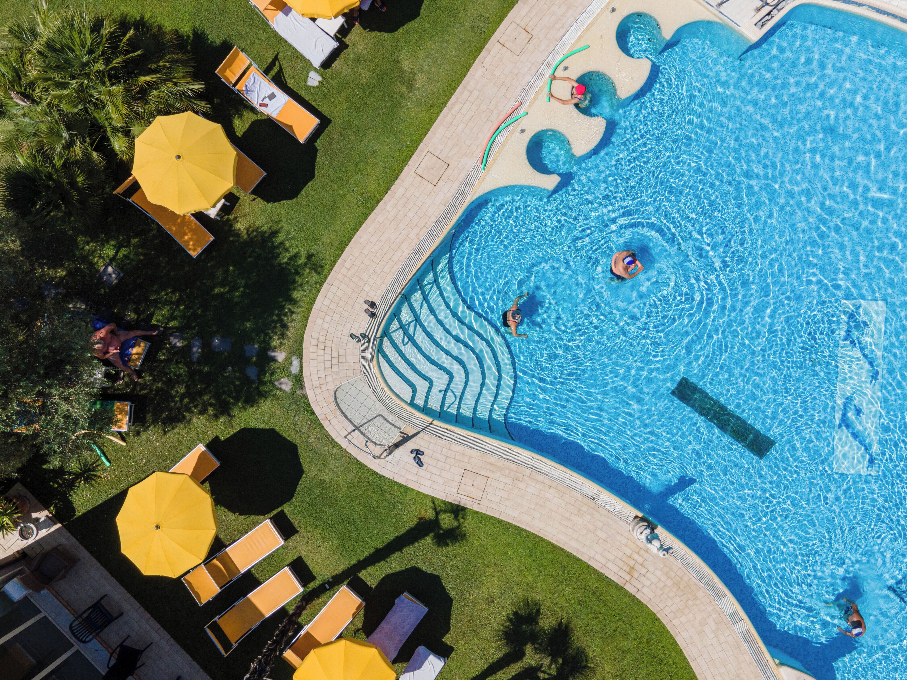 Piscine couverte, piscine extérieure