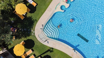 Piscine couverte, piscine extérieure