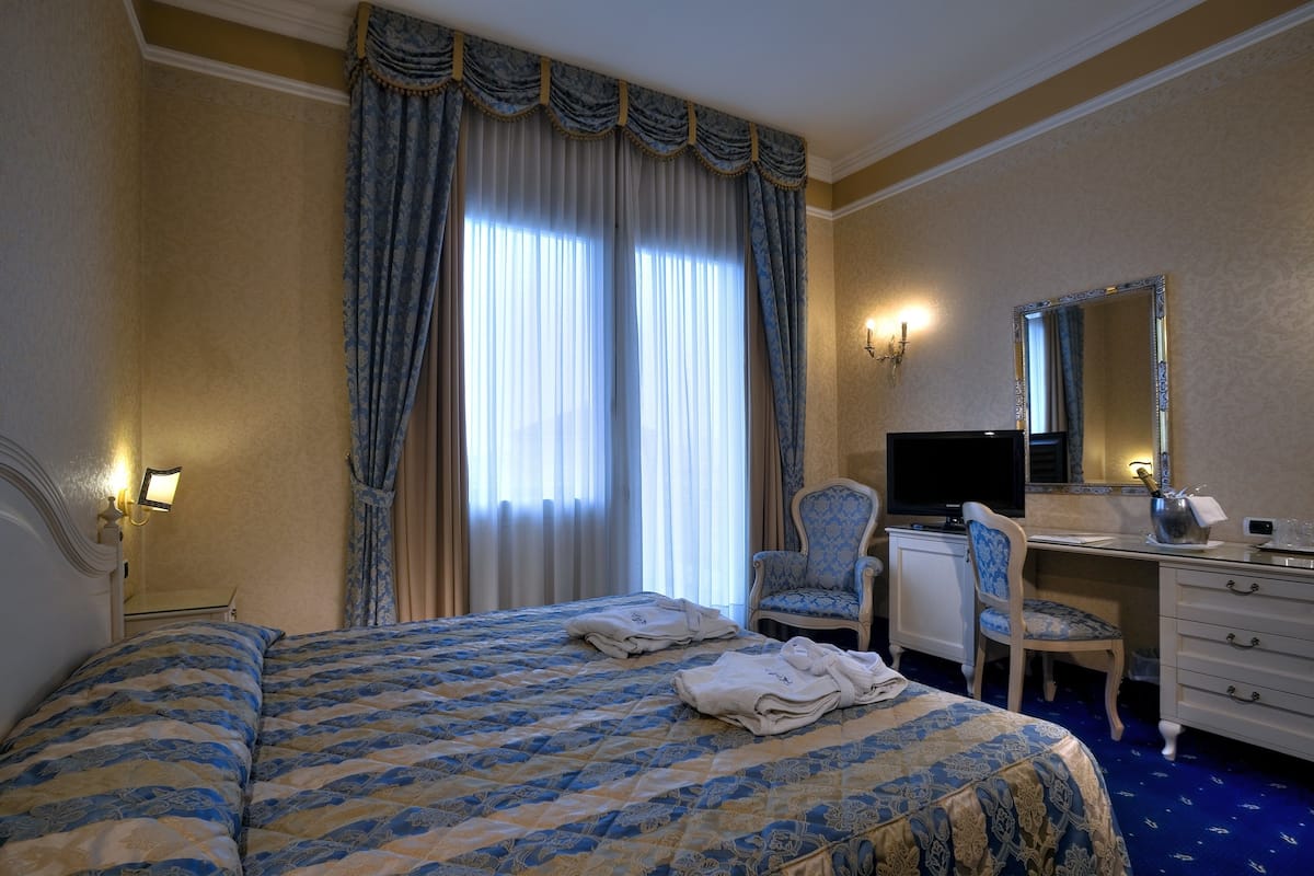 Ropa de cama hipoalergénica y minibar