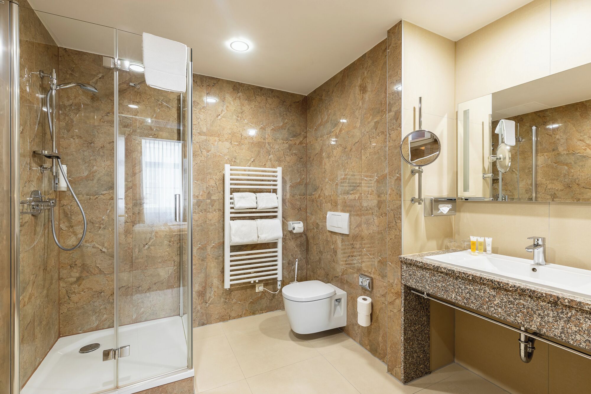 family suite | bathroom | free toiletries, hair dryer, bathrobes, towels