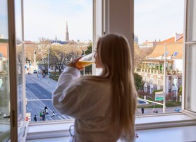 Premium suite (Prestige) | Hypoallergeen beddengoed, een minibar, een kluis op de kamer, een bureau