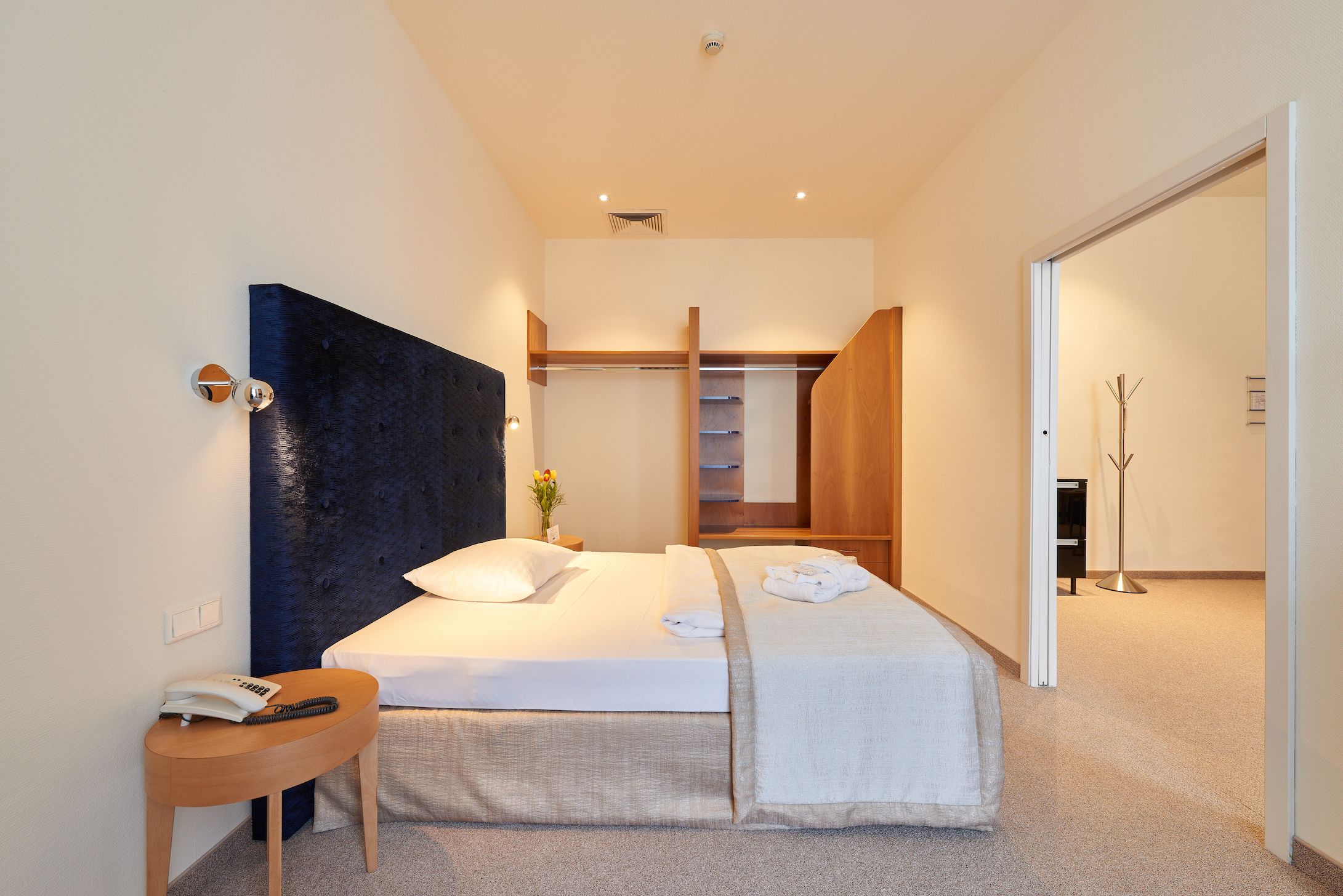 1 bedroom, hypo-allergenic bedding, minibar, in-room safe