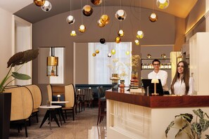 Reception - HiLight Suites Hotel (Vienna)