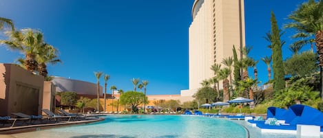 3 Außenpools, Cabañas (gegen Gebühr), Sonnenschirme