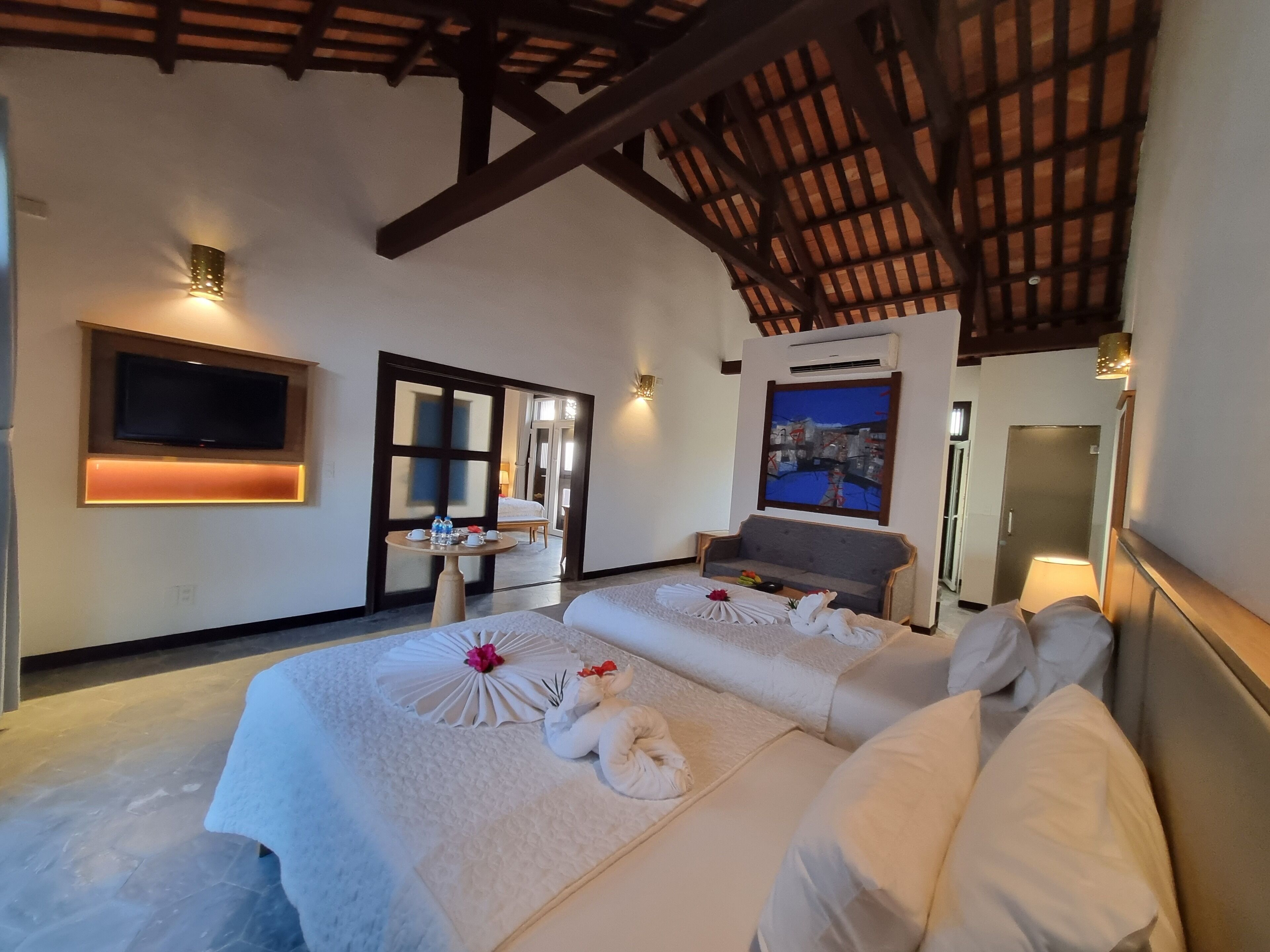 family room, 2 bedrooms, non smoking | 1 bedroom, premium bedding, memory-foam beds, minibar