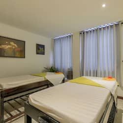Spa-Außenbereich, Whirlpool, Körperbehandlungen, Aromatherapie