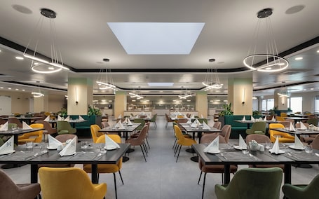 Restaurant. Hunguest Hotel Flora