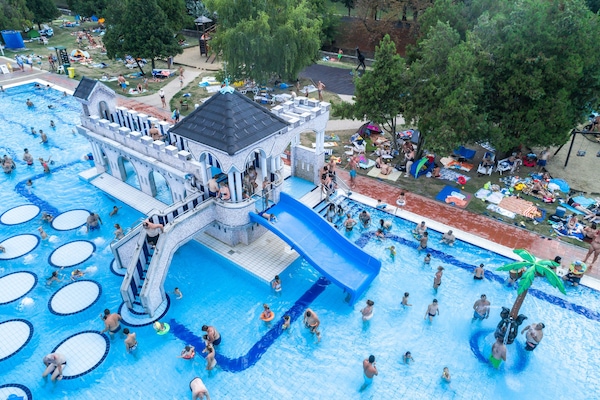 3 Innenpools, 3 Außenpools