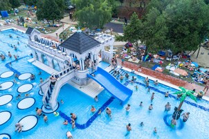 3 indoor pools, 3 outdoor pools