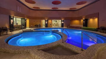 3 indoor pools, 3 outdoor pools, lifeguards on site