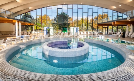 2 indoor pools, outdoor pool, sun loungers