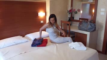 Camera doppia, 1 letto matrimoniale | Una cassaforte in camera, una scrivania, insonorizzazione