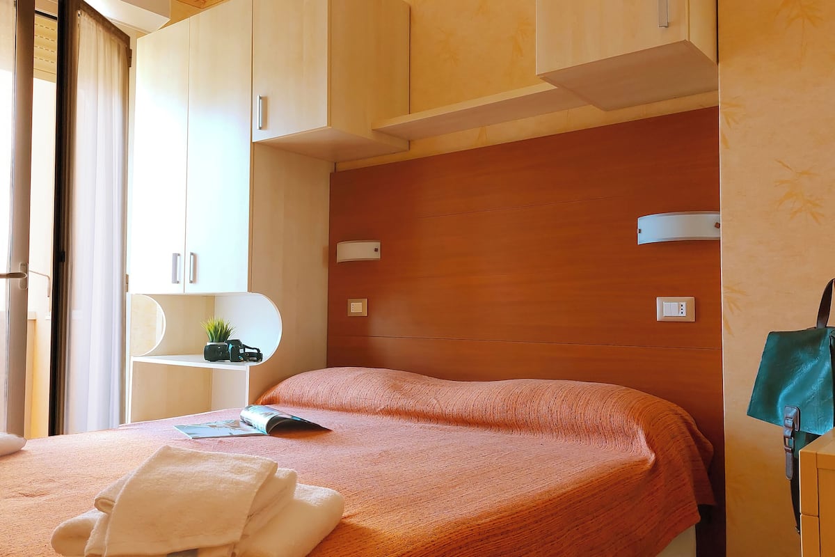 In-room safe, desk, soundproofing, WiFi (free)