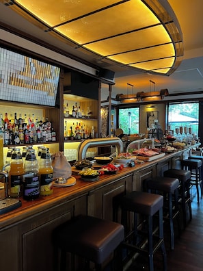 Daily buffet breakfast for a fee - Hotel-Restaurant Amadeus (Isernhagen)
