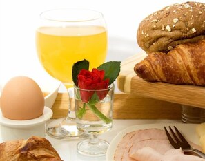 Daily buffet breakfast (EUR 9.80 per person)