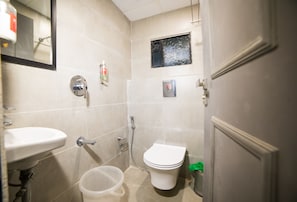 Economy Single Room, 1 Twin Bed | Bathroom amenities | Shower, free toiletries, hair dryer, towels