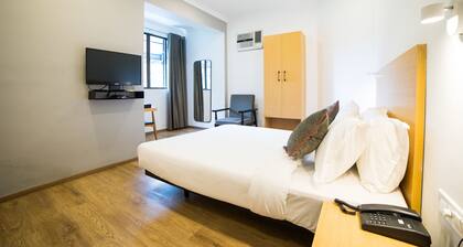 Hotel Highway Residency