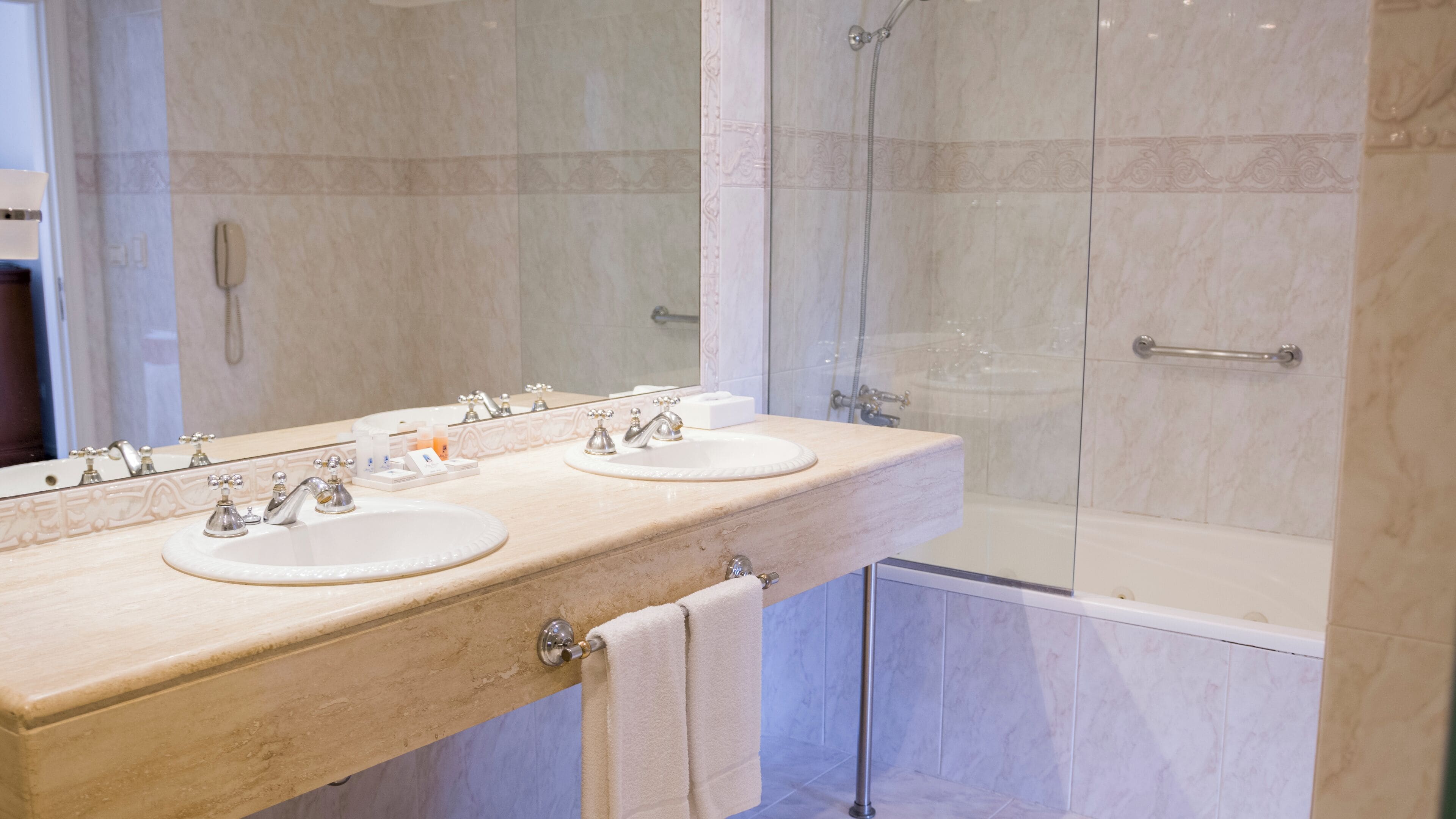 senior suite | bathroom | shower, free toiletries, hair dryer, bidet