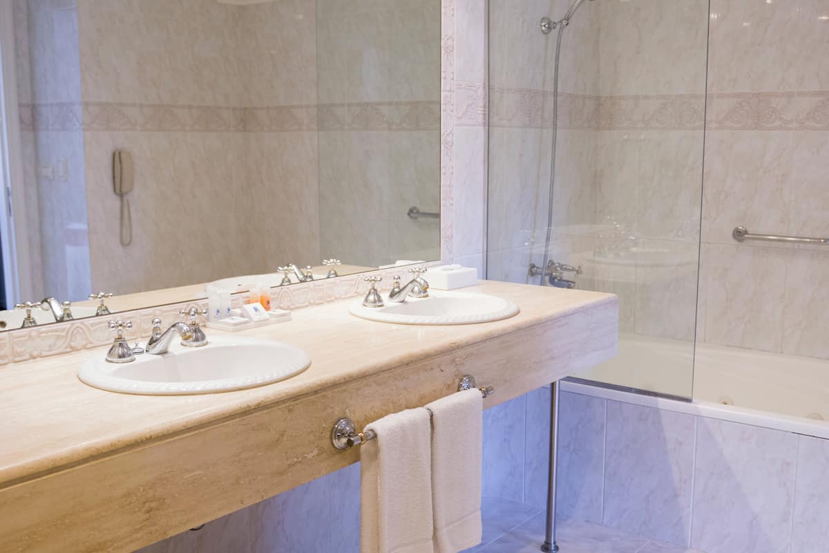 senior suite | bathroom | shower, free toiletries, hair dryer, bidet