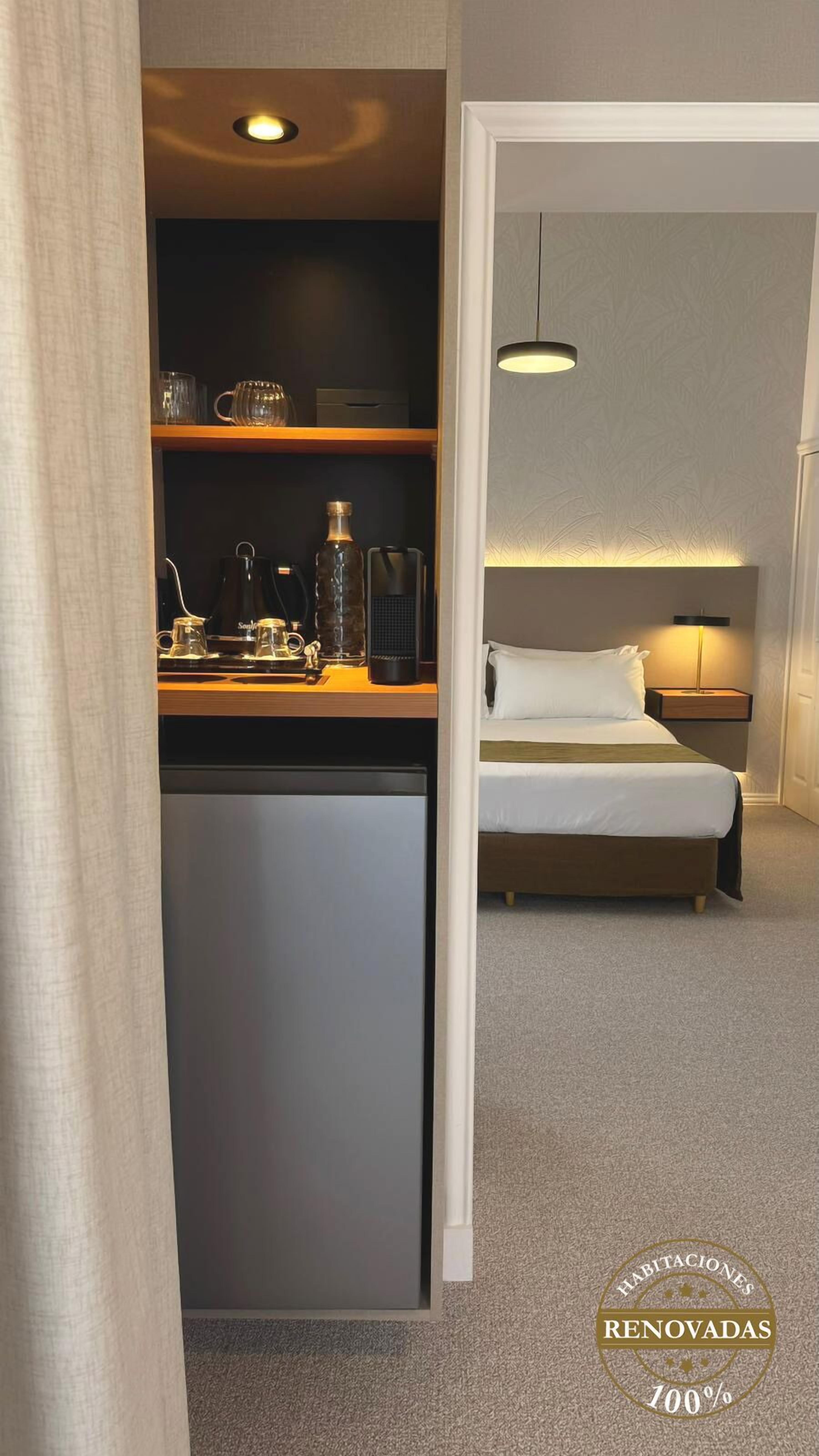 Senior Suite | Down comforters, minibar, in-room safe, blackout drapes