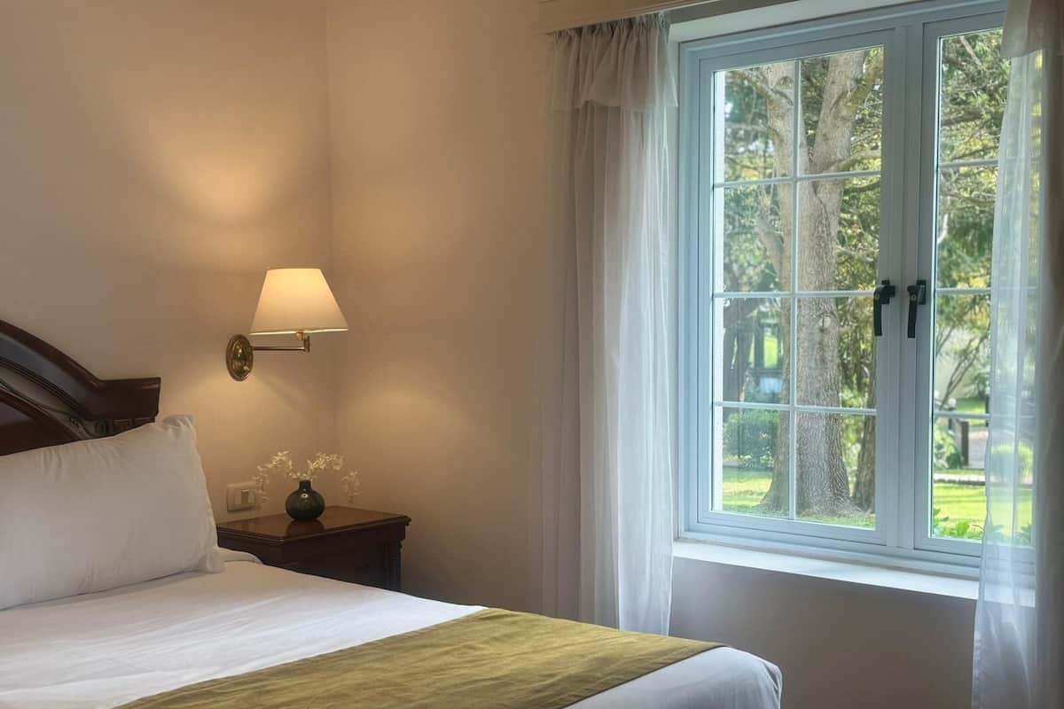 Phòng Suite Senior | Chăn bông, minibar, két bảo mật tại phòng, màn/rèm cản sáng