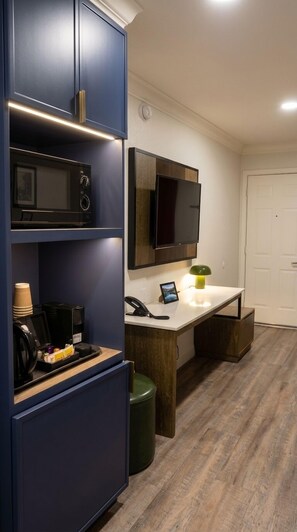 Deluxe Room, 2 Queen Beds, Non Smoking | Desk, laptop workspace, free WiFi, bed sheets - The Woodrose (Willits)